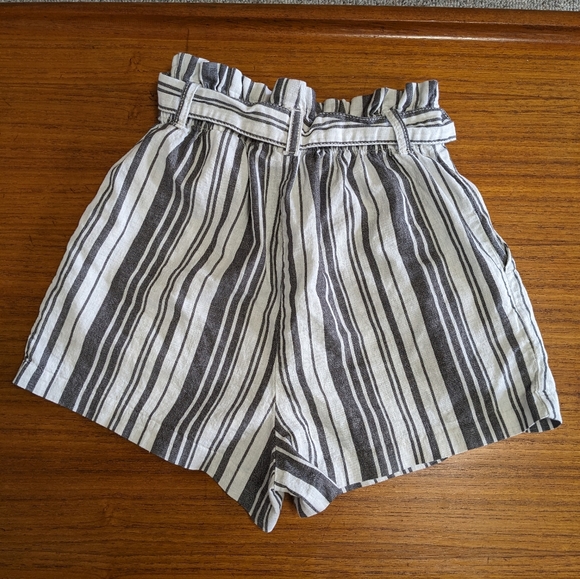 H&M Divided High Waisted Shorts - Picture 2 of 8